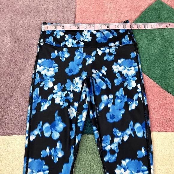 Fabletics Anywhere Motion 365+ Highwaisted Leggings Woman’s Size Small - Picture 6 of 17